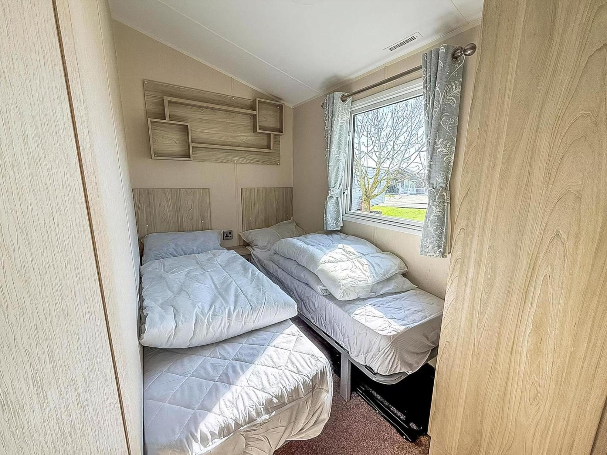 8 Berth Caravan For Hire At St Osyth Beach Ref 28047R Clacton-on-Sea Eksteriør billede