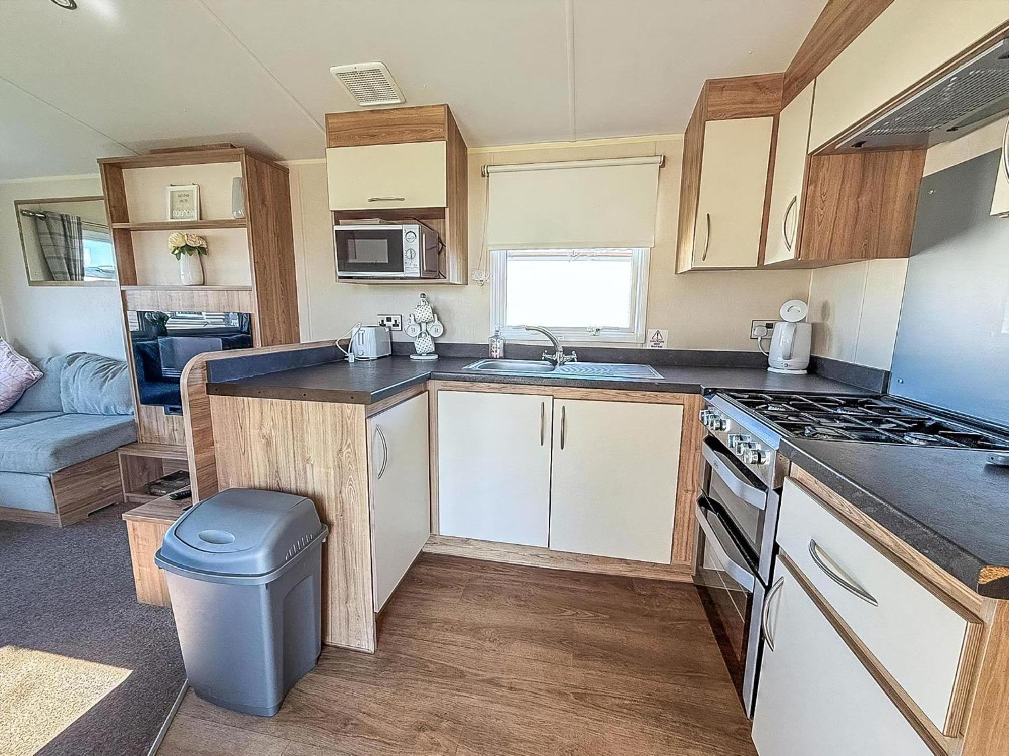 8 Berth Caravan For Hire At St Osyth Beach Ref 28047R Clacton-on-Sea Eksteriør billede