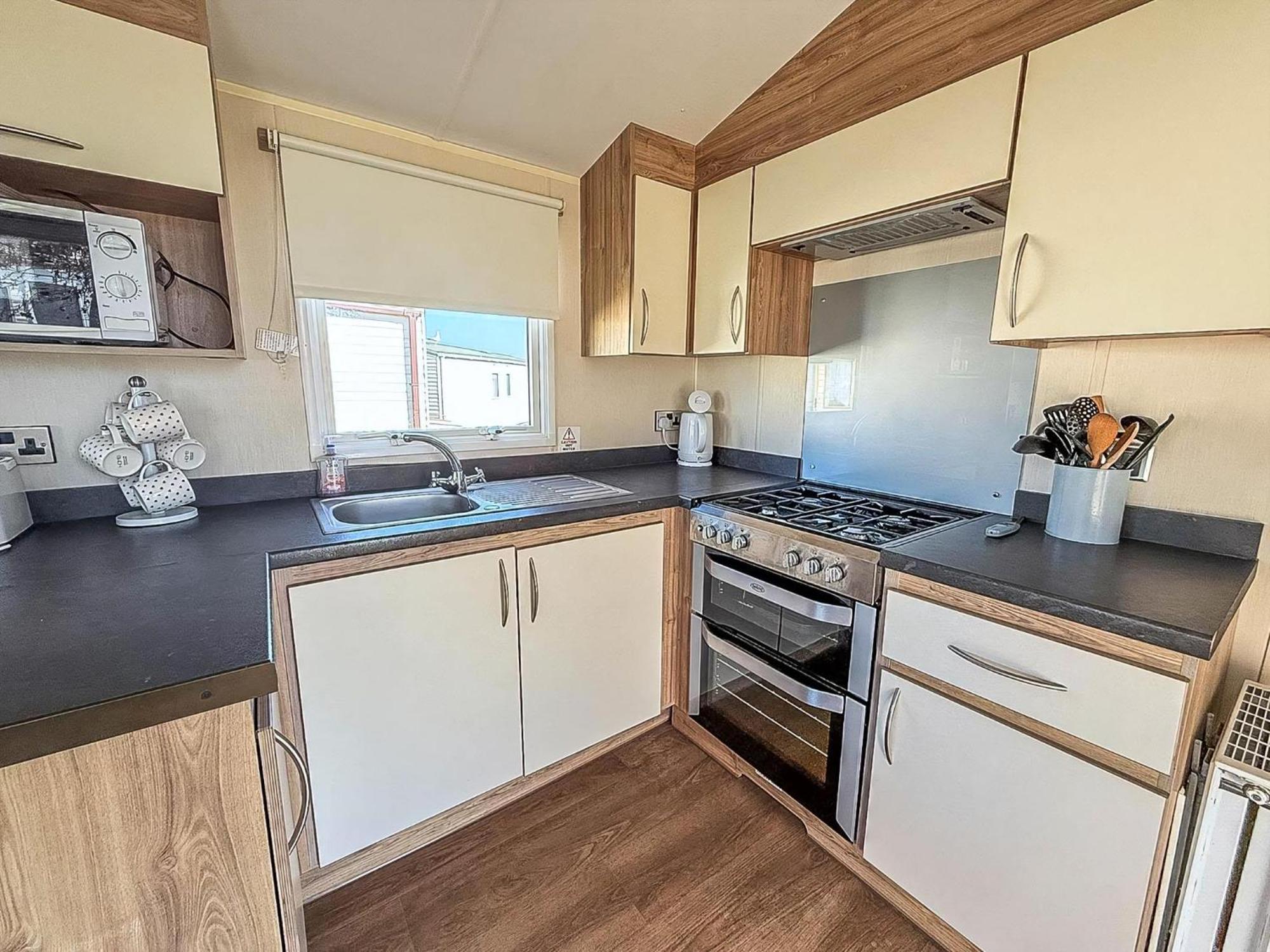 8 Berth Caravan For Hire At St Osyth Beach Ref 28047R Clacton-on-Sea Eksteriør billede